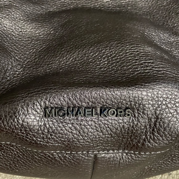 MICHAEL MICHAEL KORS Chandler Silver Leather Large Convertible Shoulder Bag - Picture 2 of 2